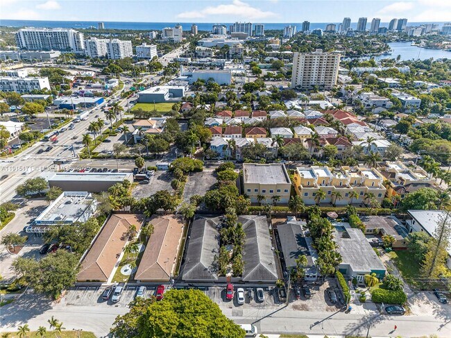 Building Photo - 924 NE 17th Terrace