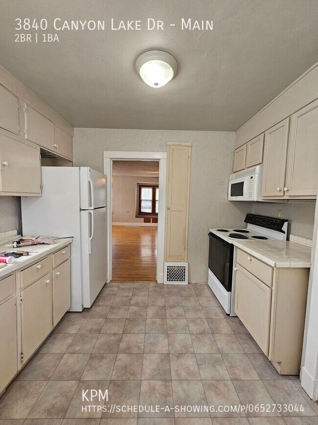 Building Photo - 3840 Canyon Lake Dr