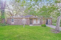 Building Photo - 115 Judith Dr