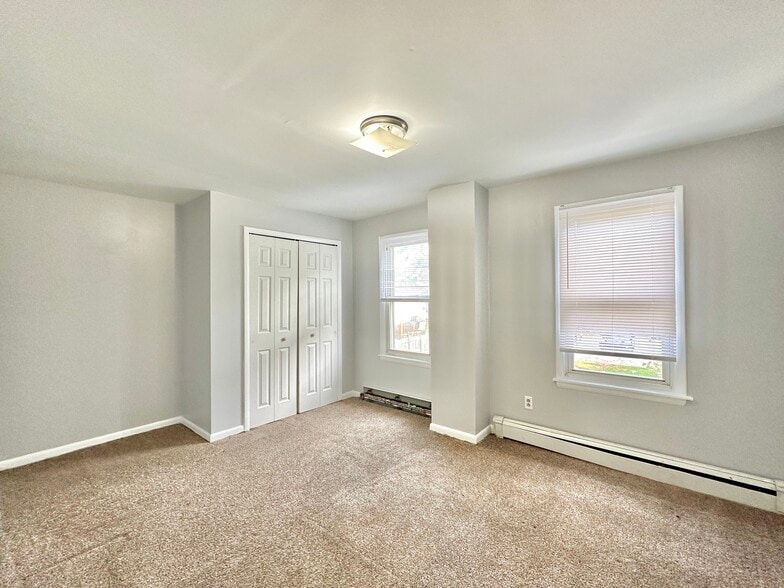 Building Photo - 335 Scott St