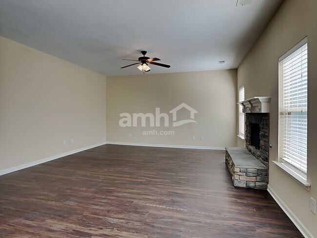 Building Photo - 160 Summit Point Dr