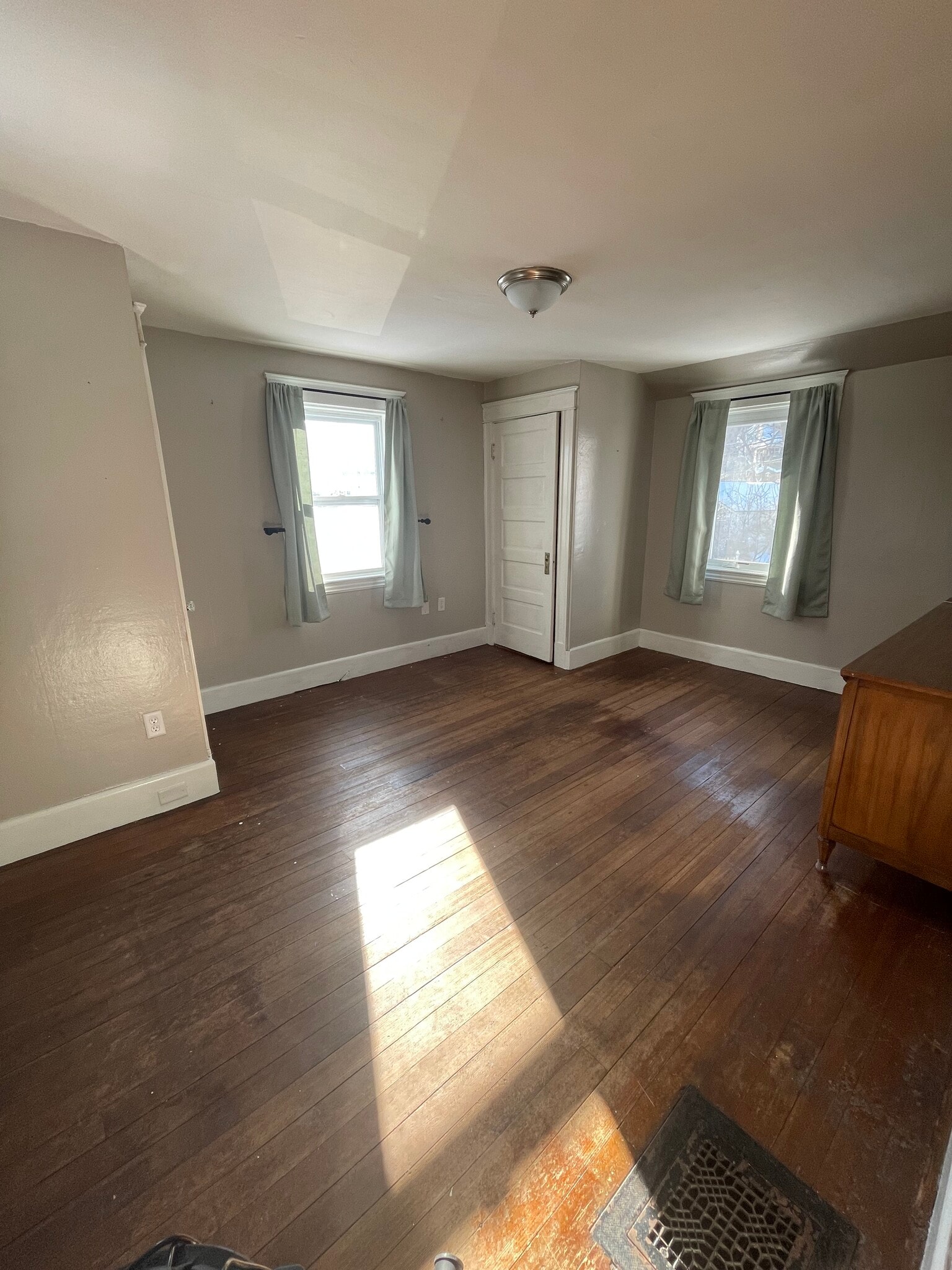 Master Bedroom - 53 Coolidge Rd