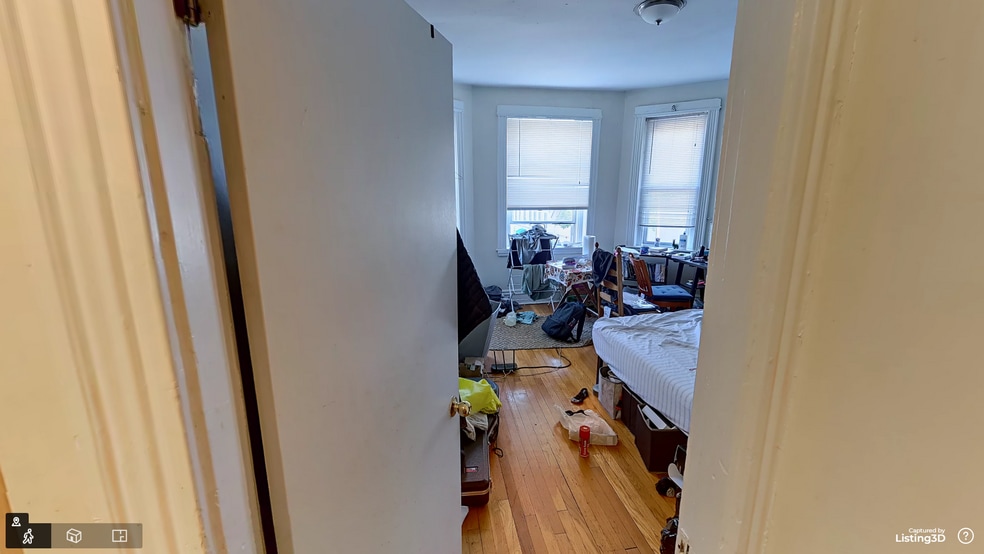 Building Photo - 92 Gordon St