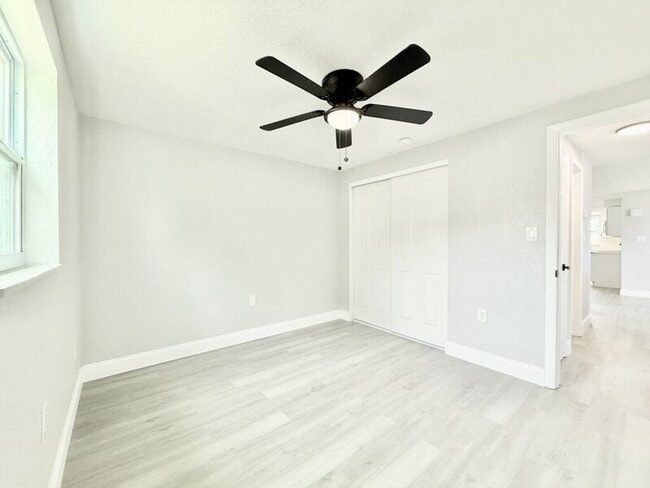 Building Photo - 3250 Coldwell Dr