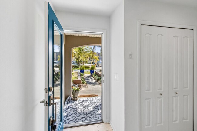 Building Photo - Steps to the Ocean! 3/3, 2198sq', Ocean View, Furnished