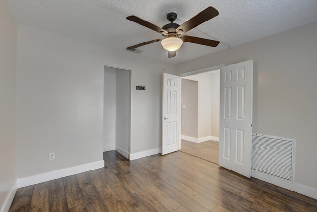 Building Photo - 6165 Belleza Ln