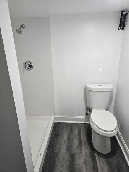 Primary Photo - 1935 Jackson Ave