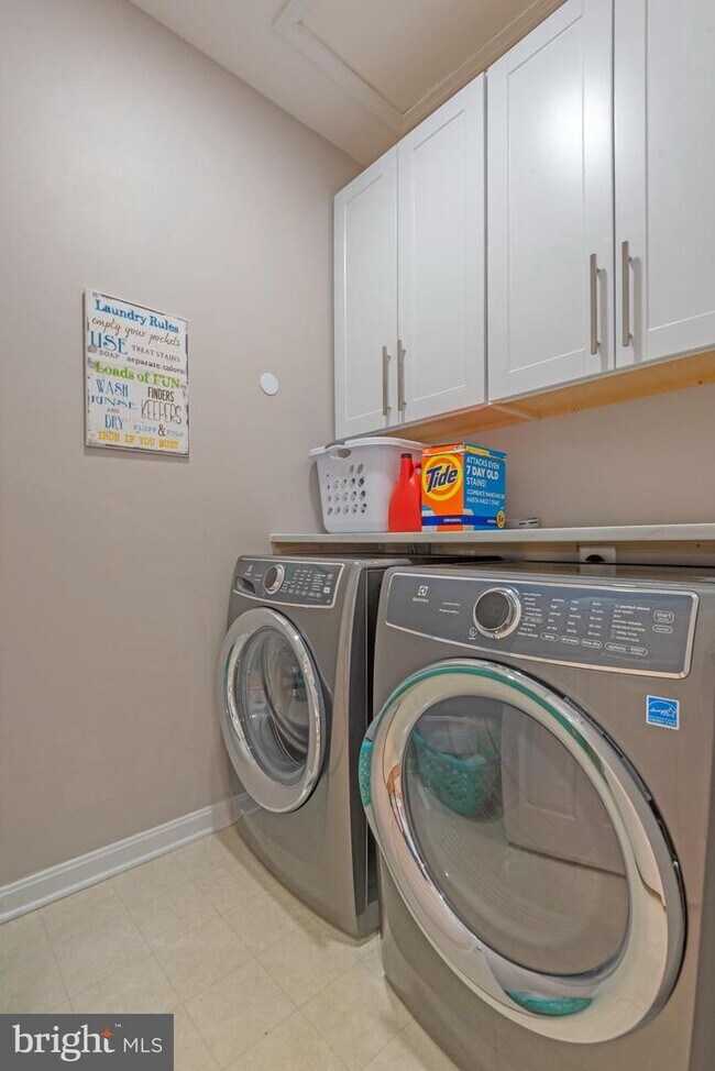 Building Photo - 18959 Gold Finch Cove