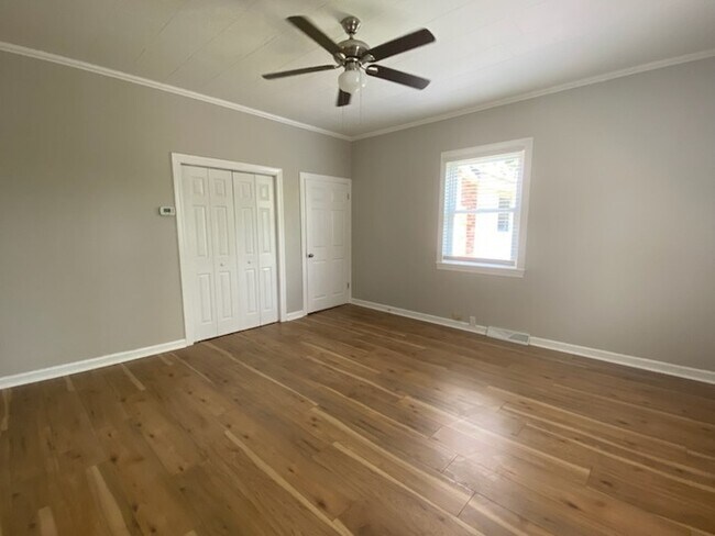 Building Photo - 3 Bedroom, 2 bath Home
