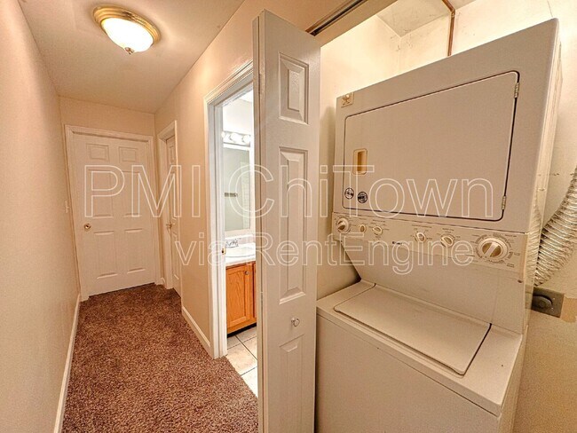 Building Photo - 8 Gant Cir