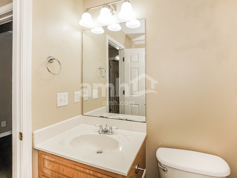 Building Photo - 4021 New Grange Cir