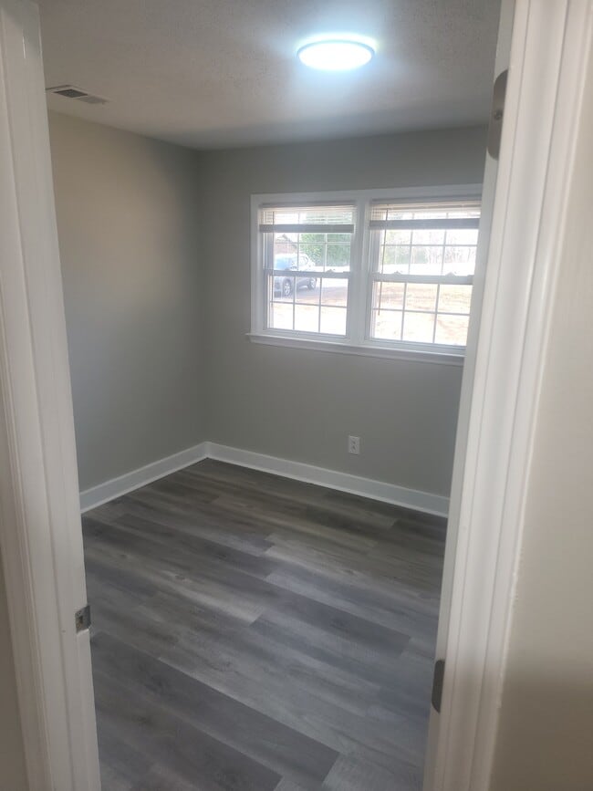 Building Photo - 530 N Main St