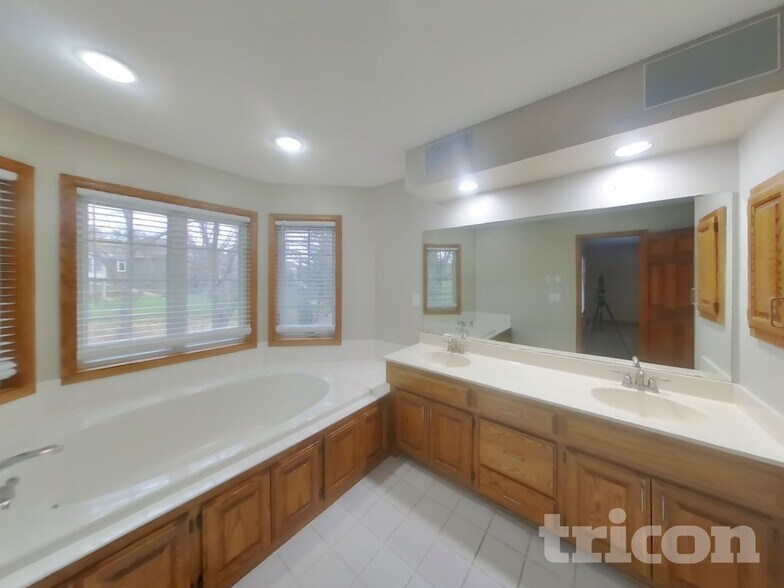 Building Photo - 12320 43rd Ave N