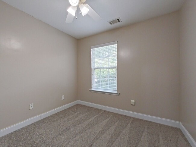 Building Photo - Available NOW- West Augusta Townhome with garage