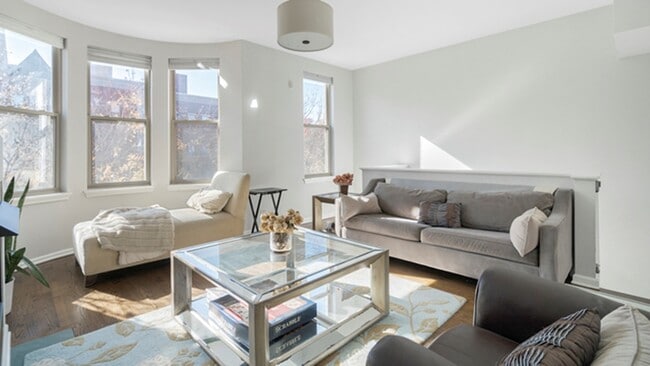 Building Photo - 720 W Evergreen Ave