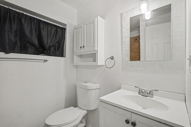 Building Photo - 2720 Northridge Dr