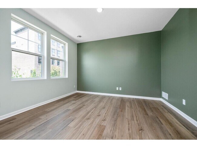 Building Photo - 848 S Woodlawn Ave