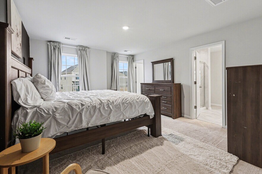 Building Photo - 15216 Lake Ridge Rd