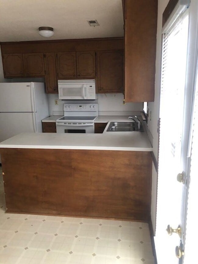 Building Photo - COMING SOON in Sheraton Village