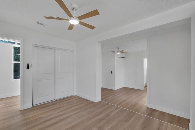 Building Photo - 833 Pinedale Ave