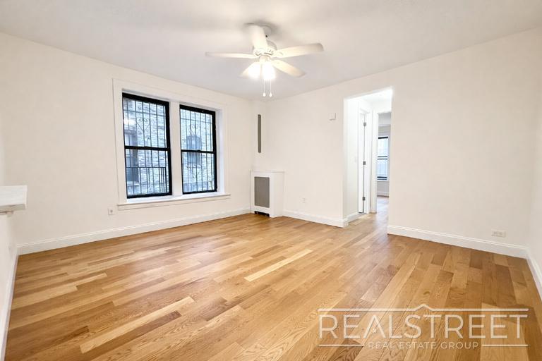 Building Photo - Renovated Giant Prewar 1 bedroom in Brooklyn Heights!