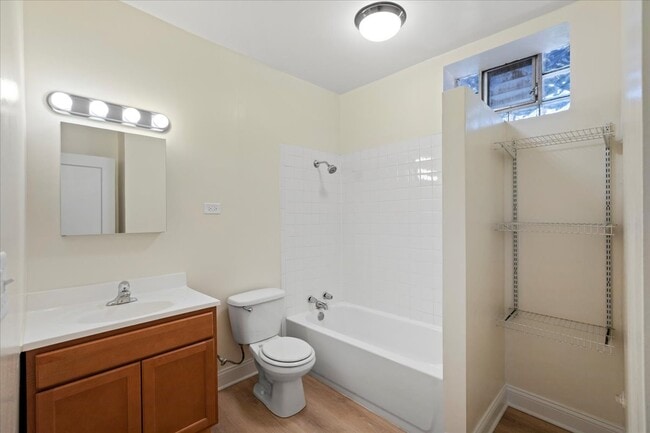 Building Photo - 2516 N Lincoln-3