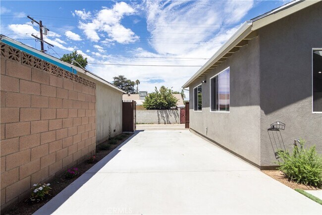 Building Photo - 8221 Louise Ave