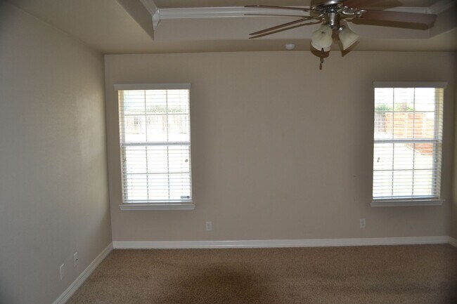 Building Photo - PRICE Improvement!! Beautiful 4 bed 2 bath home ready now!!