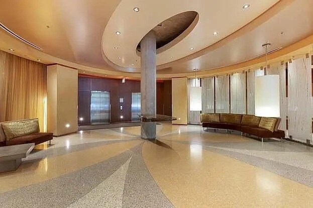 Building Photo - 125 E 13th St