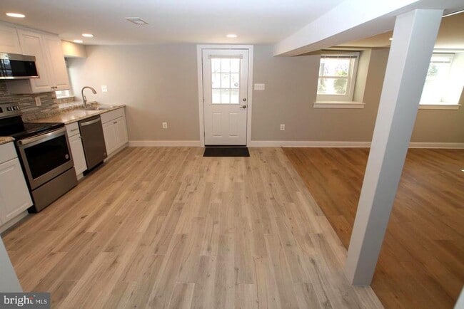 Building Photo - 538 Durham Rd