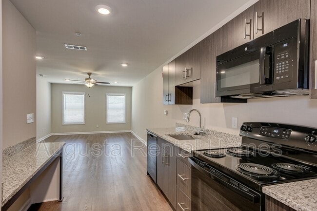 Building Photo - 2509 Otter Run