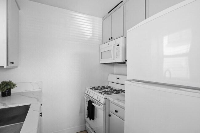 Building Photo - 2606 Juan St