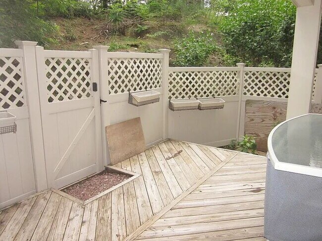 Building Photo - Spacious 2 BED 1.5 BATH Condo rental close to Quincy Center!