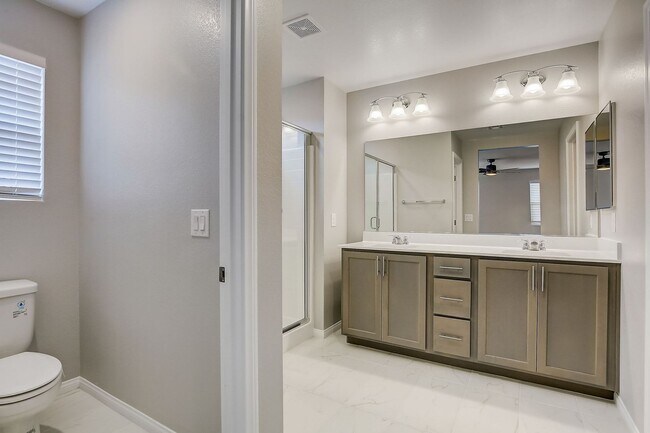 Building Photo - 10643 Enridge Ave