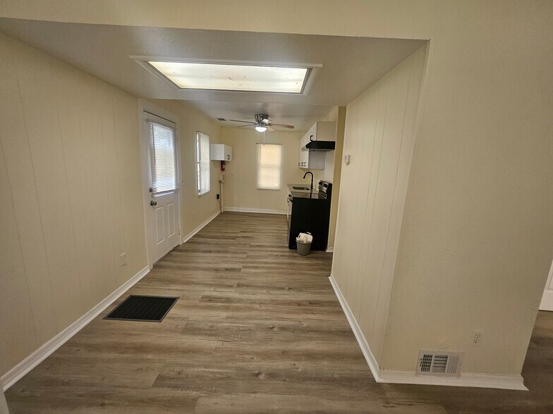 Building Photo - 7009 Old Middleburg Rd S