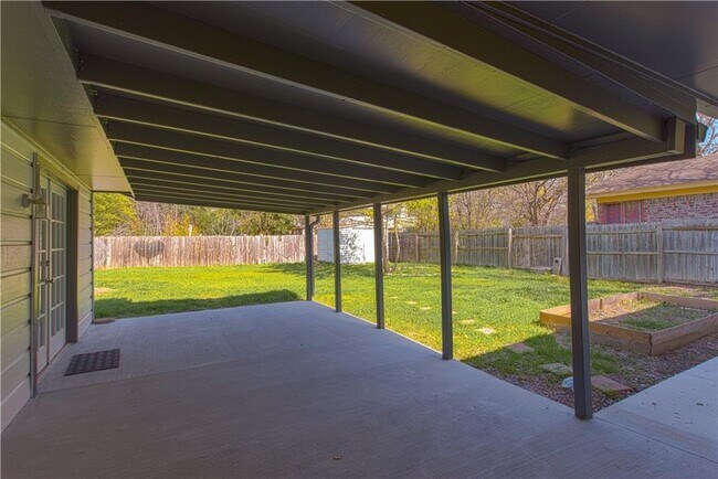 Building Photo - 6810 Willamette Dr