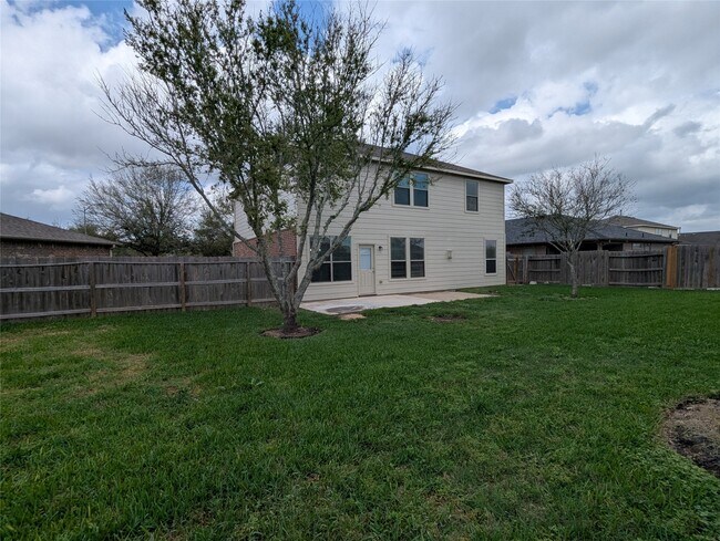 Building Photo - 1127 Honeysuckle Vine Dr