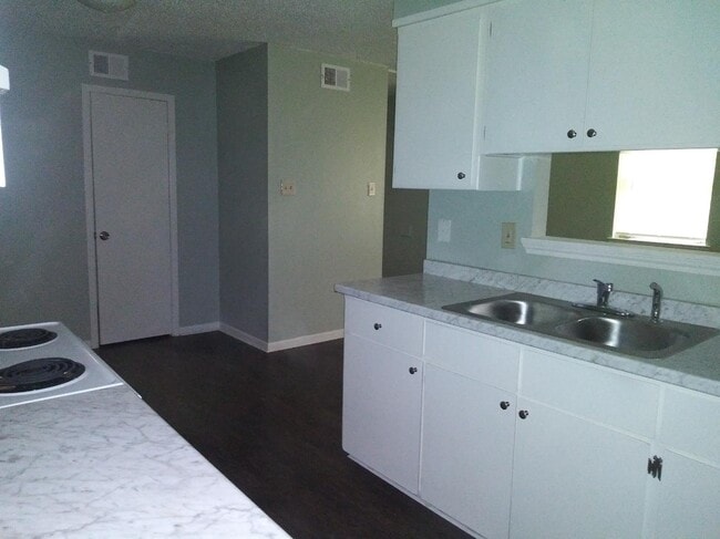 Building Photo - 518 Cypress St