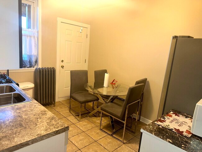 Building Photo - 3752 W Giddings St