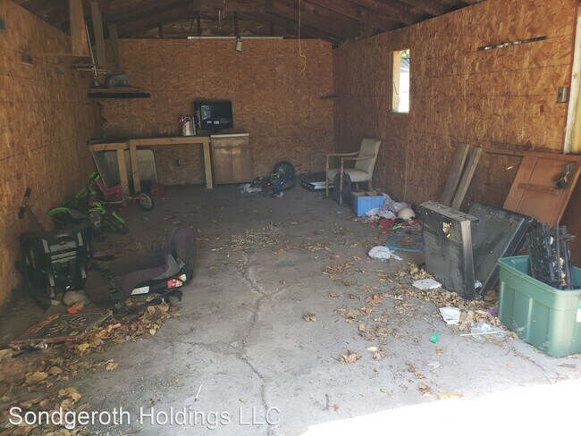 Building Photo - 2 br, 1 bath House - 404 4th St.