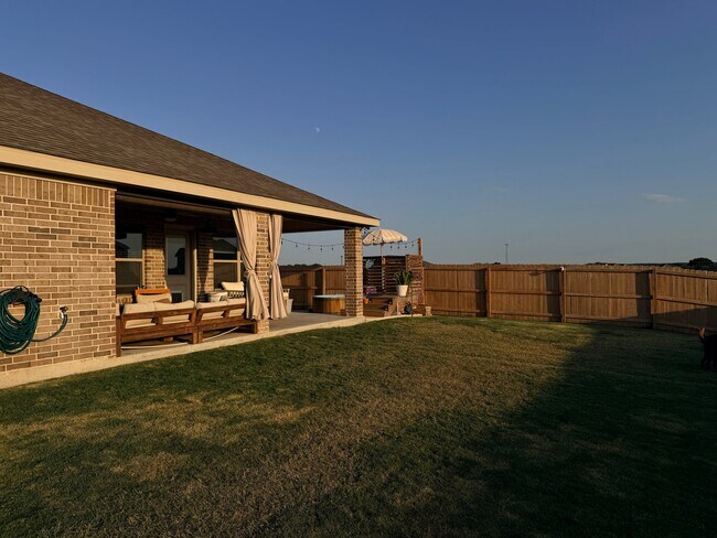 Building Photo - 318 Walking Stick Dr