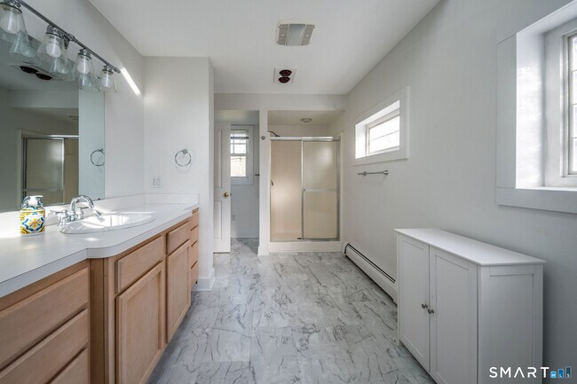 Building Photo - 90 Boston Post Rd