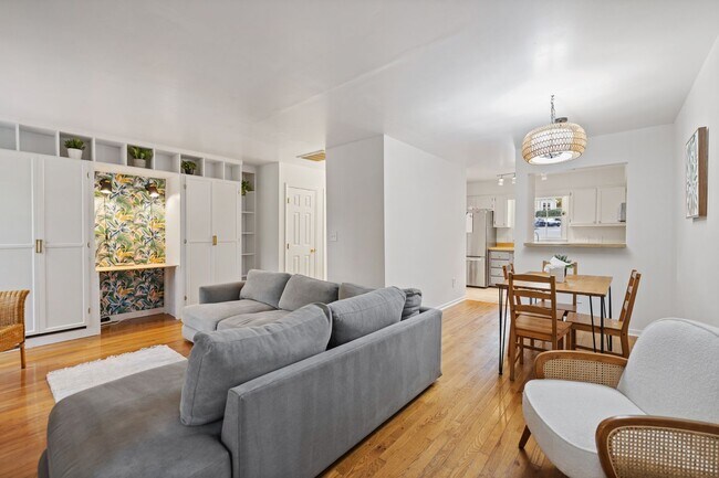 Building Photo - Park Flex Stays-Woodcroft Furnished Townho...
