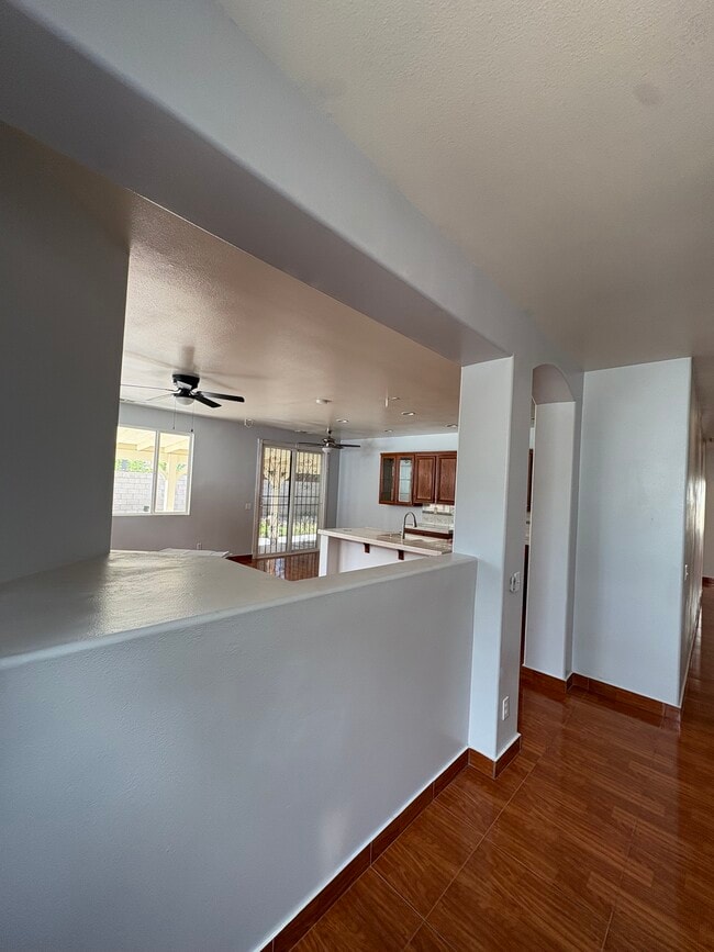 Building Photo - 1312 Holguin St