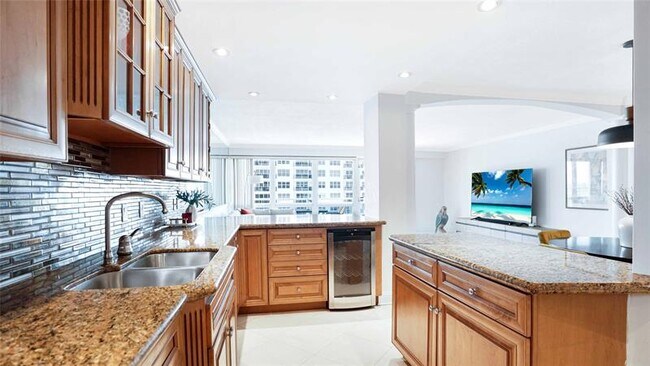 Building Photo - 3430 Galt Ocean Dr