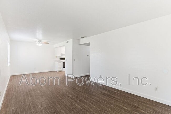 Building Photo - 2529 Greenwood Ln
