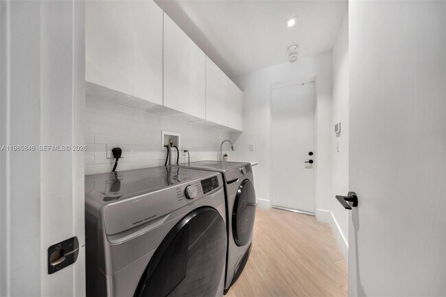 Building Photo - 3510 Segovia St