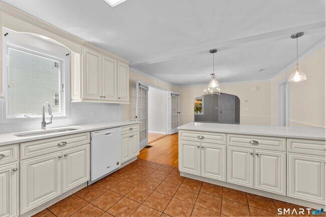 Building Photo - 41 Grasso Terrace