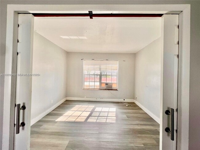 Building Photo - 6940 Bay Dr