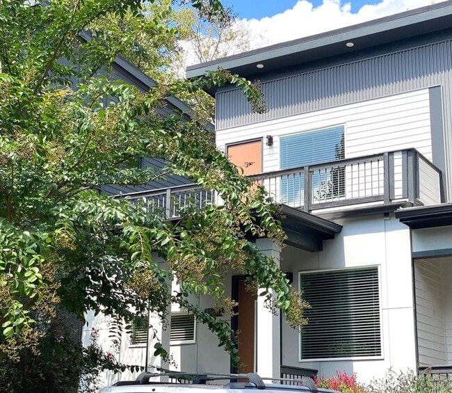 Building Photo - 1566 New St